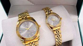 Galaxy Beautiful couple watches Fashion stainless steel chain watches Set of two gold.