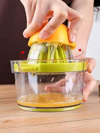 4 In 1 Multi-functional Manual Juicer Citrus Juicer Lemon Orange Juicer Manual Hand Squeezer with Built-In Measuring Cup and Grater