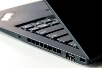 Lenovo Thinkpad X1 Carbon Gen 6 - 14 Inch 300 nits FHD 1920x1080 IPS Display 8th Gen 8650u Core i7 - 16GB Ram - 512GB NVMe SSD - Fingerprint - Backlit KB - Windows 10 - Black