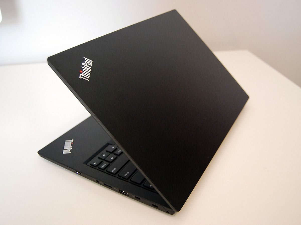 كمبيوتر محمول آي بي إم لينوفو ثينك باد L380 مع شاشة مقاس 13.3 بوصة -  كور i5-8250U رباعي النواة معالج الجيل الثامن - رام 8 جيجا - 128 جيجابايت اس اس دي -   ويندوز 10