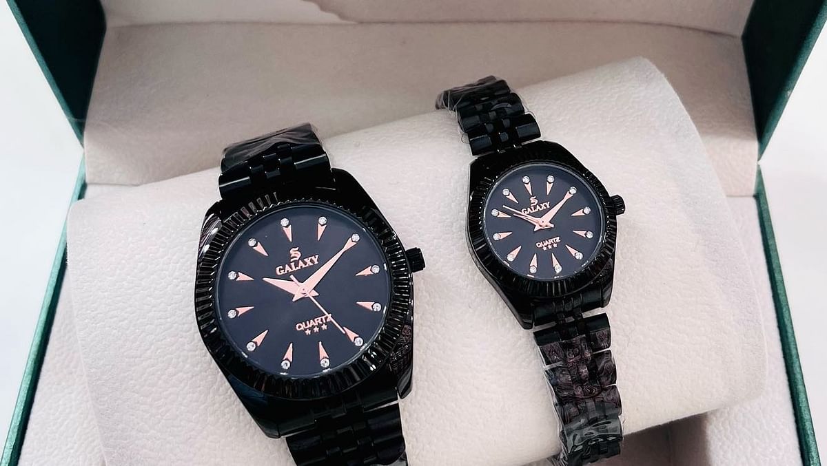 Galaxy Beautiful couple watches Fashion stainless steel chain watches Set of two BLACK