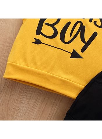 Mama's Boy Yellow Hoodie Black Pants بدلة صيفية ملابس أطفال حديثي الولادة مطبوعة بأكمام قصيرة فستان هدية عيد ميلاد من 7 إلى 12 شهرًا