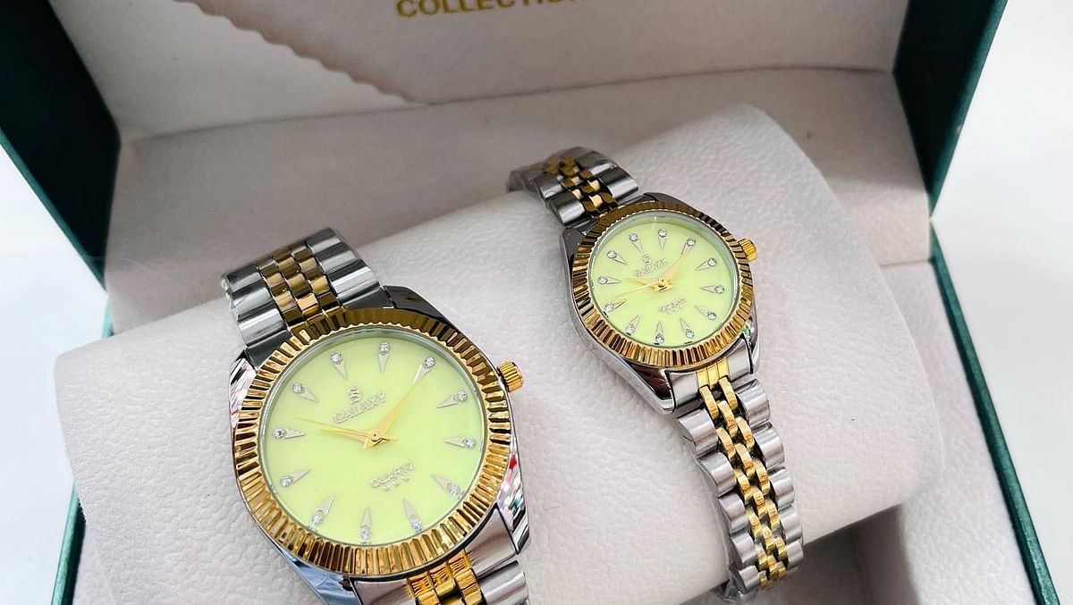 Galaxy Beautiful couple watches Fashion stainless steel chain gold watches Set of two