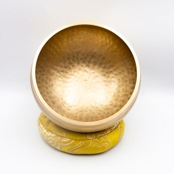 Shinning Singing Bowl Single Set Handcrafted in Nepal Medium (455 grams) Includes Traditional Wooden Striker and Silk Cushion Ideal for Healing, Mindfulness, Meditation, and Yoga