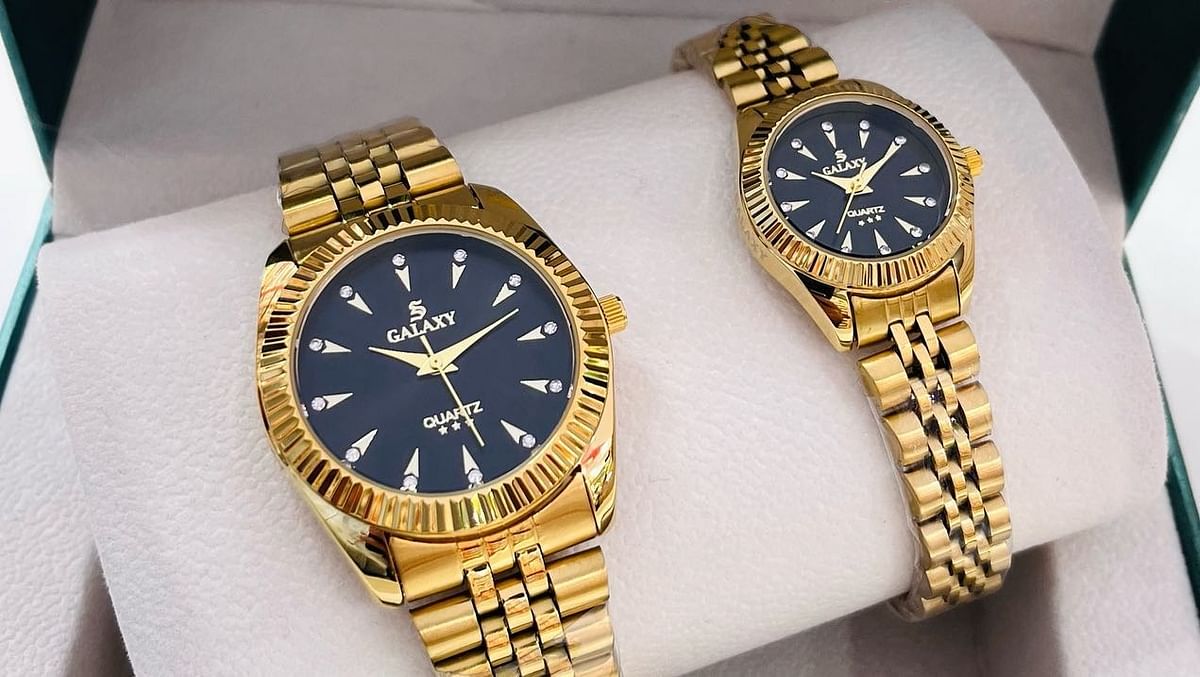 Galaxy Beautiful couple watches Fashion stainless steel chain watches Set of two GOLDEN