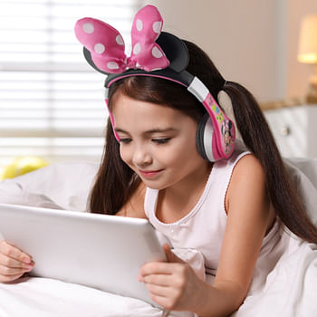 سماعة رأس ميني ماوس لاسلكية تعمل بالبلوتوث للأطفال من KidDesigns | الأطفال / الشباب ، وقت تشغيل 24 ساعة ، تحكم في المكالمات والموسيقى على اللوحة ، مع مدخل AUX مقاس 3.5 ملم - للهواتف الذكية والأجهزة اللوحية وأجهزة الكمبيوتر المحمولة والكمبيوتر الشخصي والكم