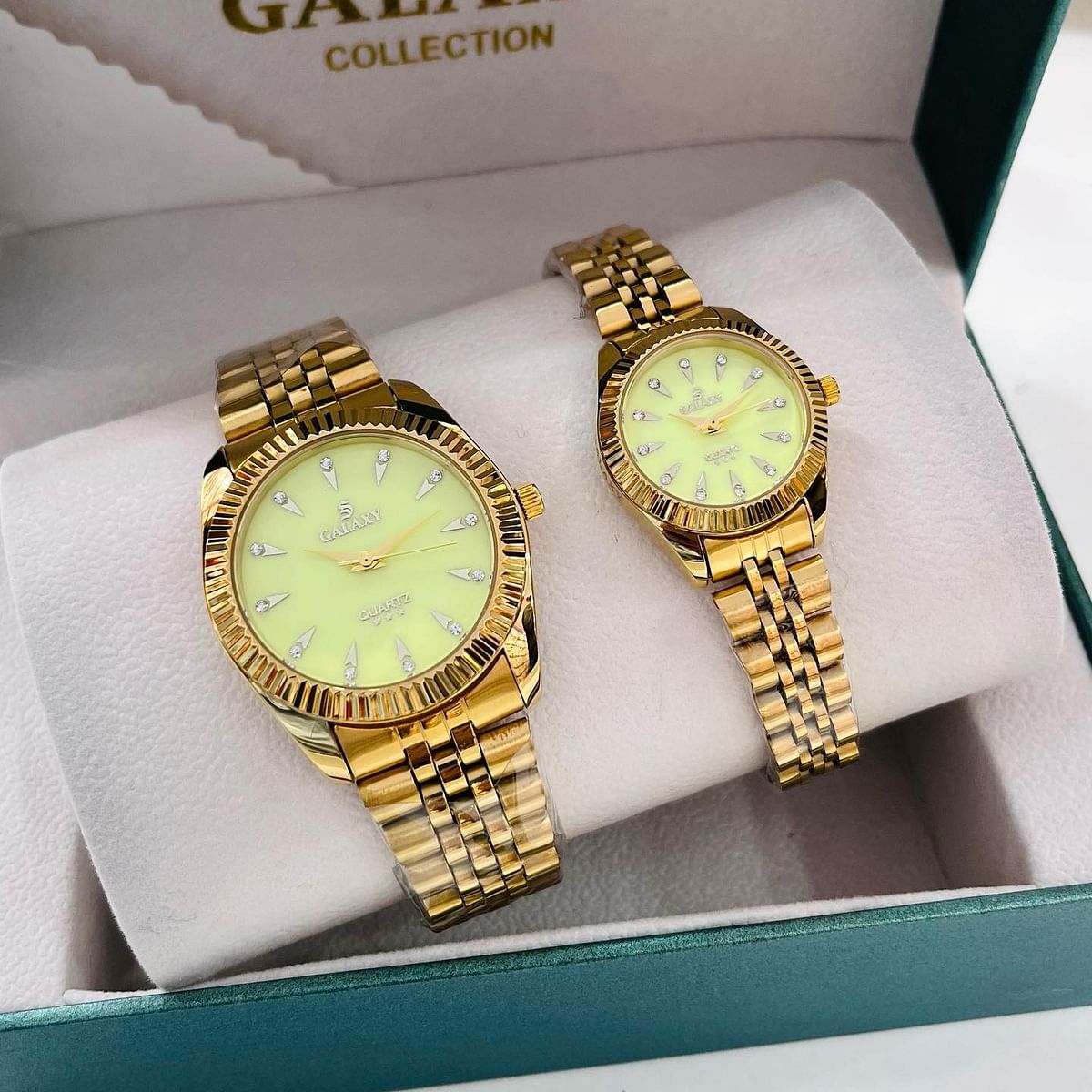 Galaxy Beautiful couple watches Fashion stainless steel chain watches Set of two G/G