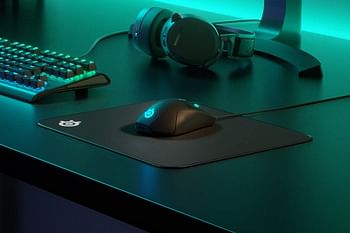 SteelSeries QcK Edge - وسادة ماوس ألعاب من القماش - حافة مخيطة لمنع التآكل - مُحسّن لأجهزة استشعار الألعاب - الحجم M