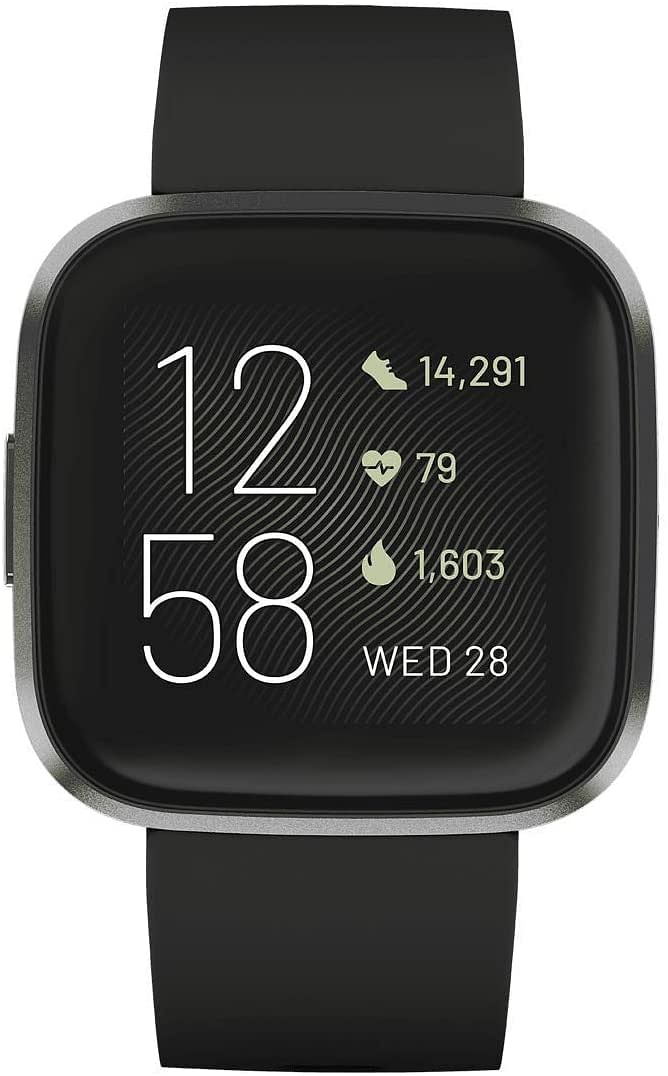 Fitbit Versa 2 (NFC) ، ساعة ذكية للصحة واللياقة البدنية مع معدل ضربات القلب والموسيقى وتتبع النوم والسباحة ، مقاس واحد (يشمل النطاقين S و L) - أسود / كربوني