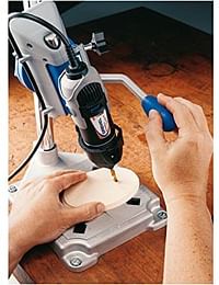 محطة عمل Dremel 220-01 - مثقاب متعدد الأغراض 2 في 1 وحامل أداة دوارة للحفر على المنضدة