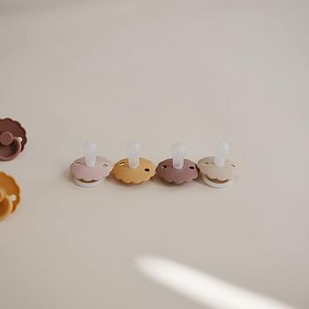 FRIGG Daisy Silicone Baby Pacifier 0-6M 2-Pack French Gray/Woodchuck -Size 1