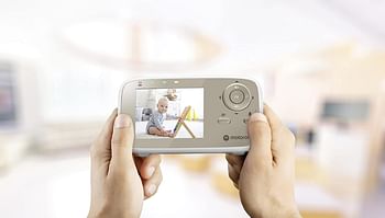 Motorola 2.8" Video Baby Monitor with Digital Zoom, Two-Way Audio, and Room Temperature Display - White