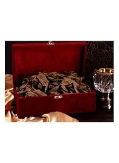 OUD A quarter of a kilo of improved incense from the luxurious natural clementan oud with a box to cut the oud