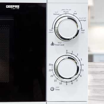 Geepas GMO1894 20L Microwave Oven | 1200W Solo Microwave with 6 Power Levels and a Timer | Cooking Power Control with 2 Rotary Dials & Defrost Settings | White