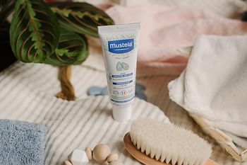 Mustela Baby Cradle Cap Cream - Newborn safe - with Natural Avocado - Paraben Free & Fragrance Free - 40ml