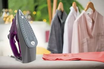 TEFAL FV2843M0 Steam Iron Express Steam Iron Steamer 2600 W 270 ml Anti-scale Ceramic Soleplate - Dark Purple