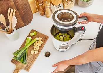 Morphy Richards 1.6L Total Control Soup Maker Smart Response Technology Portion Control 9 Settings Keep Warm Function, Cool Touch Touchscreen Display Stainless Steel Pan White 501020