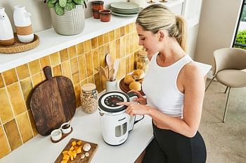 Morphy Richards 1.6L Total Control Soup Maker Smart Response Technology Portion Control 9 Settings Keep Warm Function, Cool Touch Touchscreen Display Stainless Steel Pan White 501020