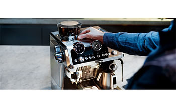 De'Longhi EC9865.M La Specialista Maestro: Ultimate Cold Brew Manual Coffee Machine, Experience with Smart Tech, Cold Extraction Technology, 8 Recipes, Manual/Automatic Frothing, Silver