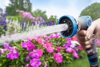 INNAV8 Water Hose Nozzle Sprayer - Features 10 Spray Patterns, Thumb Control, On Off Valve for Easy Water Control - HIGH Pressure Garden Hose Nozzle for Garden Hose - Garden Hose Spray Nozzle for Hose